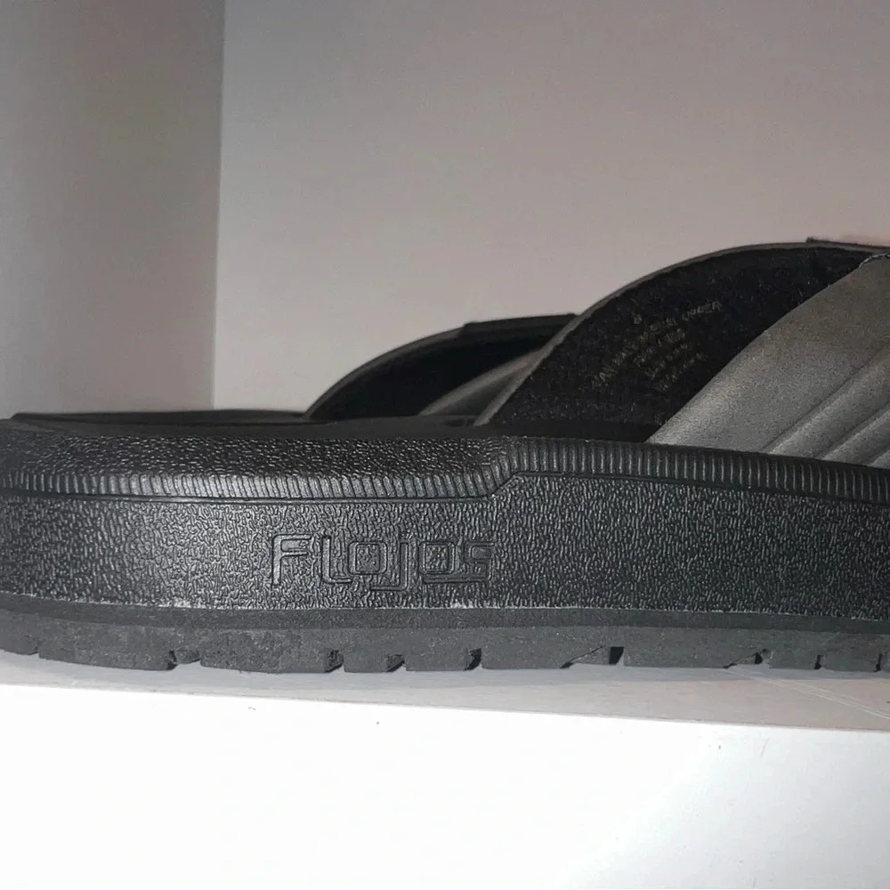 Flojos Mens size 8‎ US memory foam thong, Sandal Black Grey